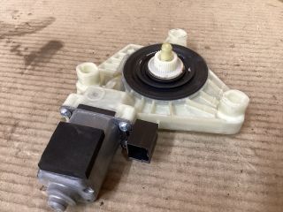 bontott VW PASSAT B8 Jobb első Ablakemelő Motor