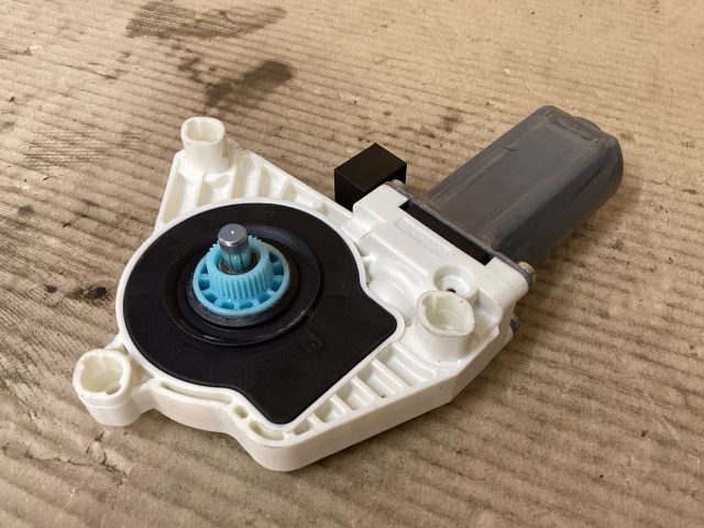 bontott VW PASSAT B8 Jobb első Ablakemelő Motor