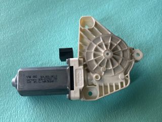 bontott VW PASSAT B8 Jobb első Ablakemelő Motor
