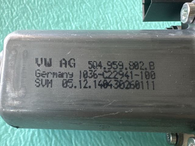 bontott VW PASSAT B8 Jobb első Ablakemelő Motor