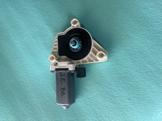 bontott VW PASSAT B8 Jobb első Ablakemelő Motor