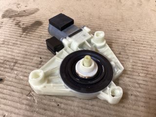 bontott VW PASSAT B8 Jobb első Ablakemelő Motor