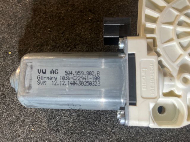 bontott VW PASSAT B8 Jobb első Ablakemelő Motor