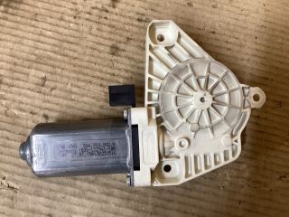 bontott VW PASSAT B8 Jobb első Ablakemelő Motor