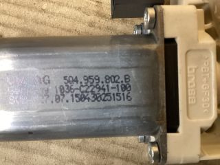 bontott VW PASSAT B8 Jobb első Ablakemelő Motor