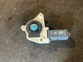 bontott VW PASSAT B8 Jobb első Ablakemelő Motor