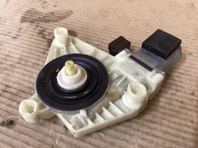 bontott VW PASSAT B8 Jobb első Ablakemelő Motor