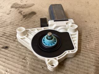 bontott VW PASSAT B8 Jobb első Ablakemelő Motor