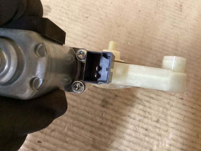 bontott VW PASSAT B8 Jobb első Ablakemelő Motor