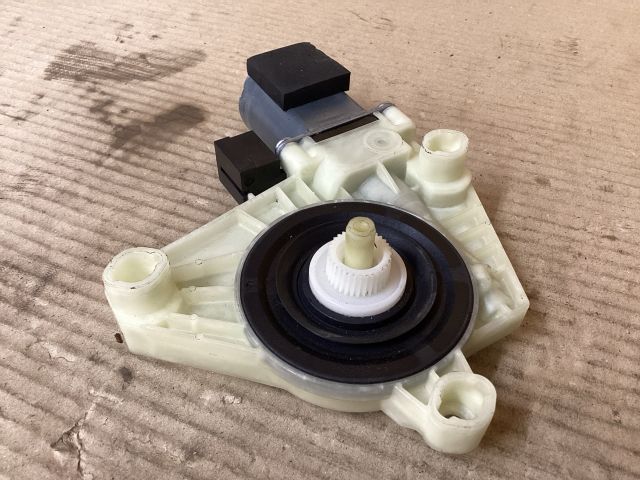 bontott VW PASSAT B8 Jobb első Ablakemelő Motor