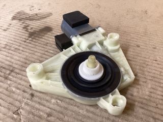 bontott VW PASSAT B8 Jobb első Ablakemelő Motor