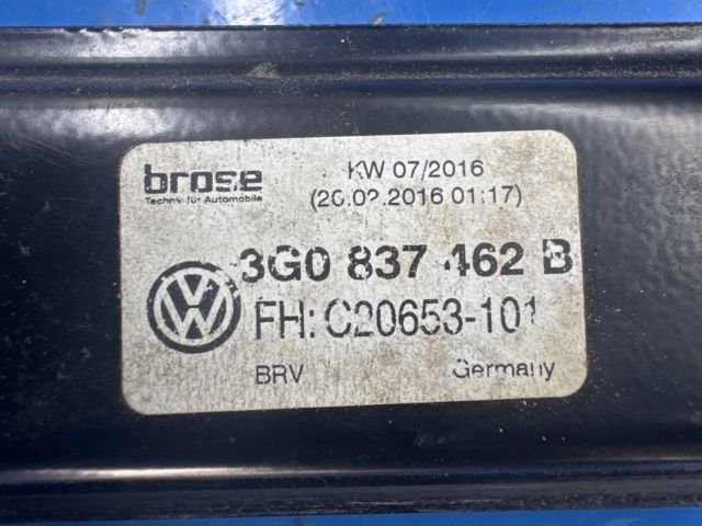 bontott VW PASSAT B8 Jobb első Ablakemelő Szerkezet (Elektromos)