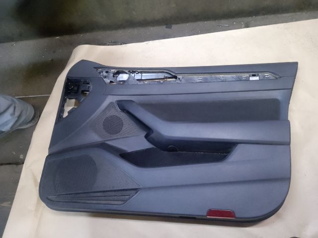 bontott VW PASSAT B8 Jobb első Ajtó Kárpit