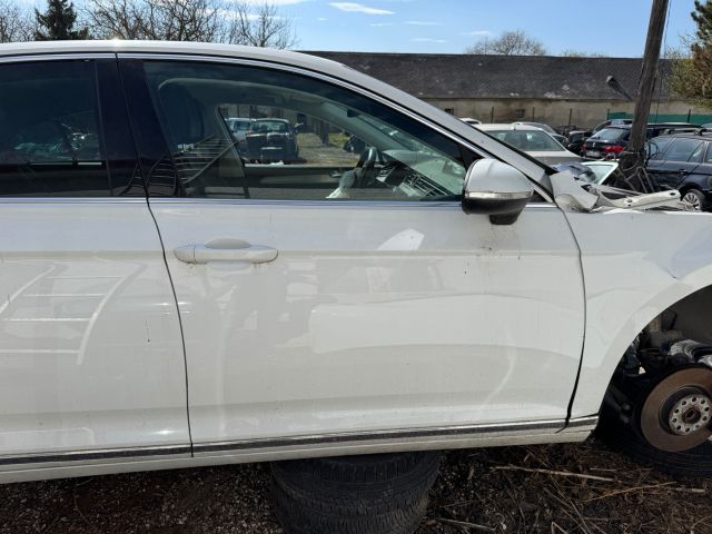 bontott VW PASSAT B8 Jobb első Ajtó (Részeivel)