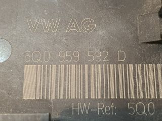 bontott VW PASSAT B8 Jobb első Ajtó Vezérlőegység