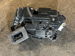 bontott VW PASSAT B8 Jobb első Ajtózár