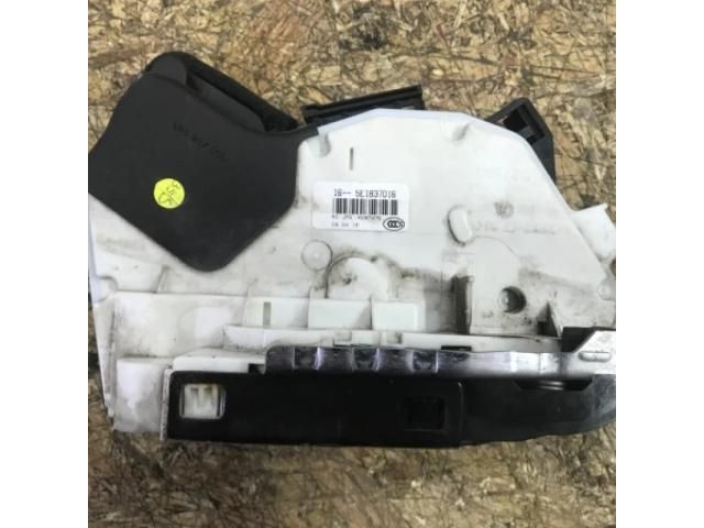 bontott VW PASSAT B8 Jobb első Ajtózár