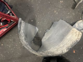 bontott VW PASSAT B8 Jobb első Dobbetét (Kerékjárati, Műanyag)