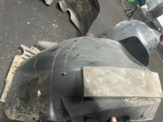 bontott VW PASSAT B8 Jobb első Dobbetét (Kerékjárati, Műanyag)