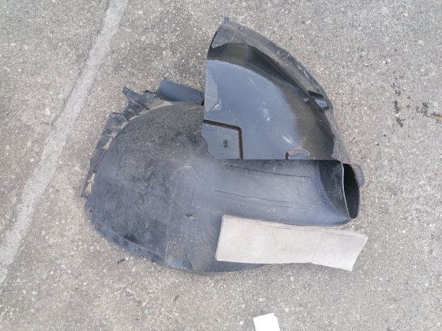 bontott VW PASSAT B8 Jobb első Dobbetét (Kerékjárati, Műanyag)