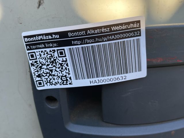 bontott VW PASSAT B8 Jobb első Dobbetét (Kerékjárati, Műanyag)