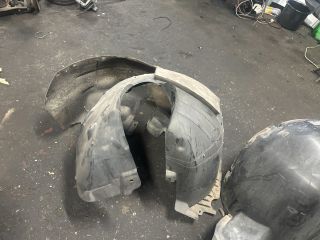 bontott VW PASSAT B8 Jobb első Dobbetét (Kerékjárati, Műanyag)