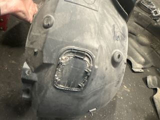 bontott VW PASSAT B8 Jobb első Dobbetét (Kerékjárati, Műanyag)