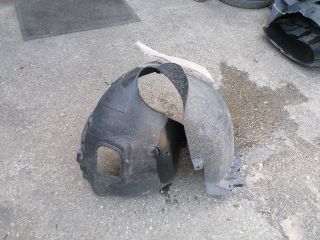 bontott VW PASSAT B8 Jobb első Dobbetét (Kerékjárati, Műanyag)