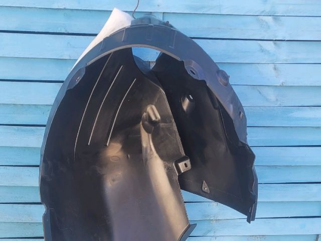 bontott VW PASSAT B8 Jobb első Dobbetét (Kerékjárati, Műanyag)