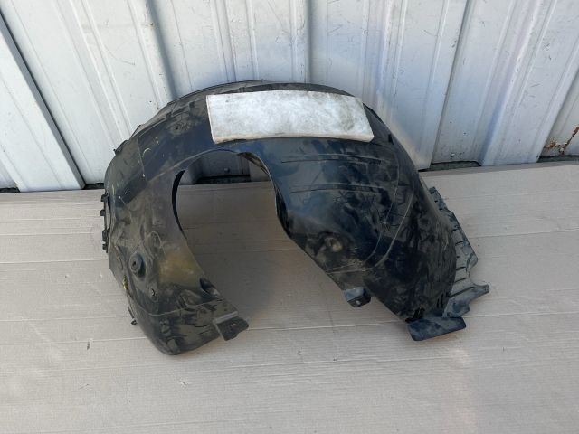 bontott VW PASSAT B8 Jobb első Dobbetét (Kerékjárati, Műanyag)