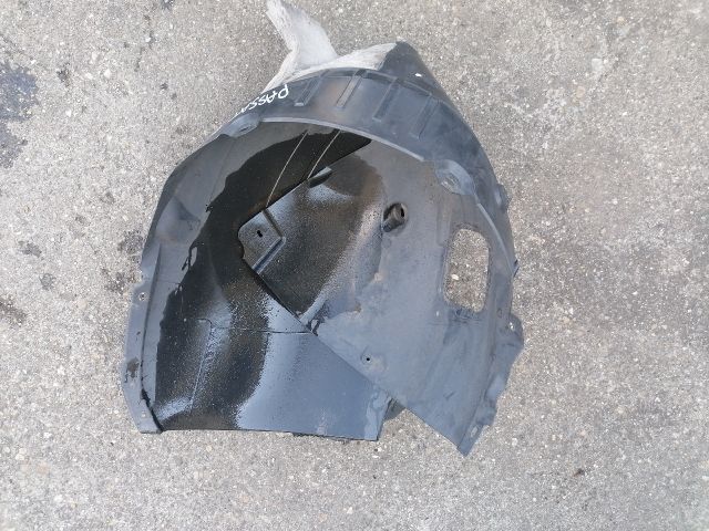 bontott VW PASSAT B8 Jobb első Dobbetét (Kerékjárati, Műanyag)