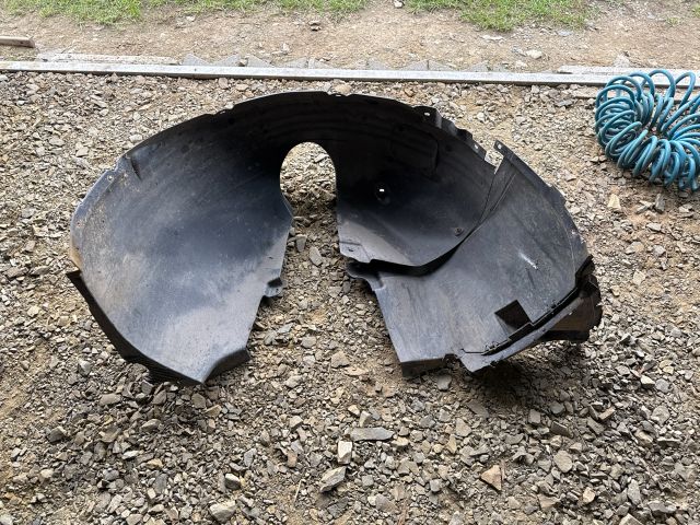 bontott VW PASSAT B8 Jobb első Első Dobbetét (Kerékjárati, Műanyag)