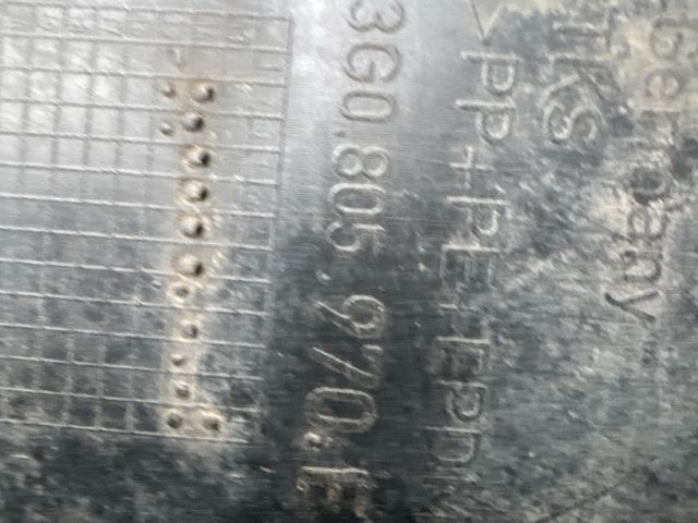 bontott VW PASSAT B8 Jobb első Első Dobbetét (Kerékjárati, Műanyag)