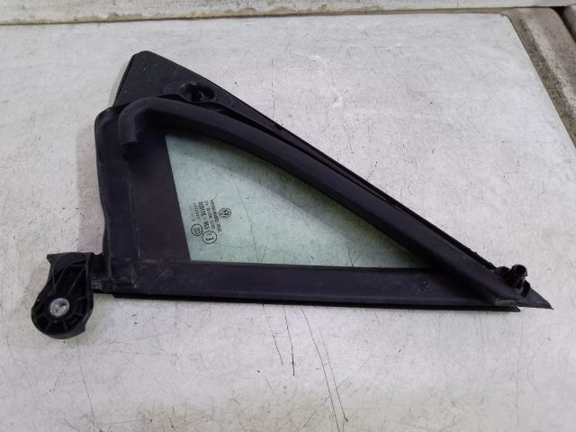 bontott VW PASSAT B8 Jobb első Fixüveg (Ajtóban)