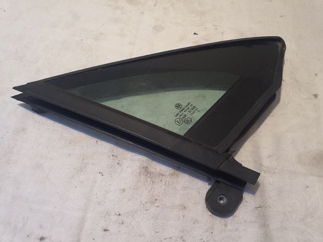 bontott VW PASSAT B8 Jobb első Fixüveg (Ajtóban)