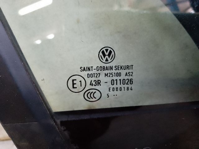 bontott VW PASSAT B8 Jobb első Fixüveg (Ajtóban)