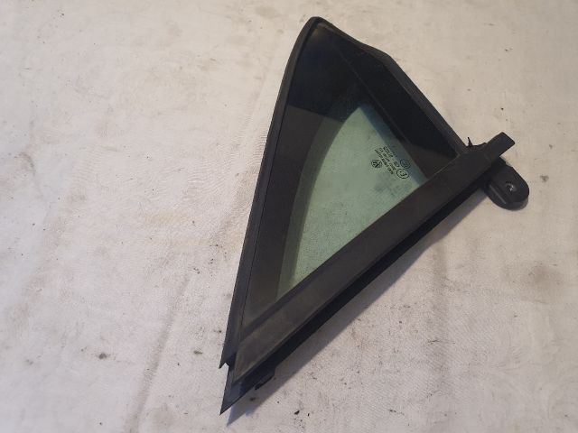 bontott VW PASSAT B8 Jobb első Fixüveg (Ajtóban)