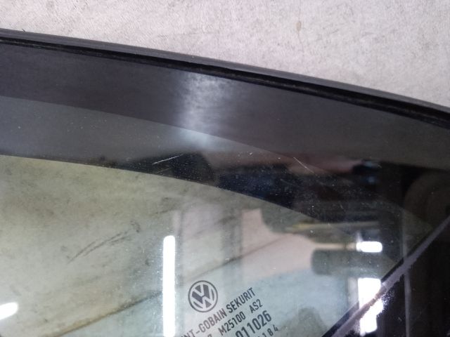 bontott VW PASSAT B8 Jobb első Fixüveg (Ajtóban)