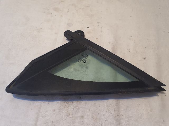 bontott VW PASSAT B8 Jobb első Fixüveg (Ajtóban)