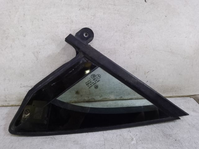 bontott VW PASSAT B8 Jobb első Fixüveg (Ajtóban)