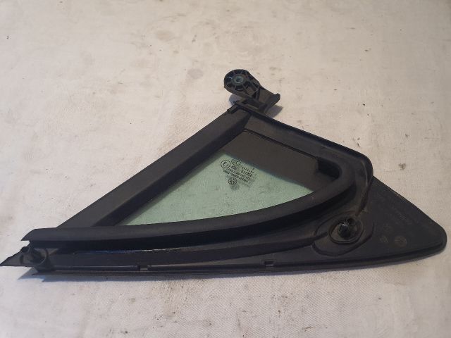 bontott VW PASSAT B8 Jobb első Fixüveg (Ajtóban)