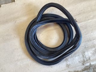 bontott VW PASSAT B8 Jobb első Gumikéder