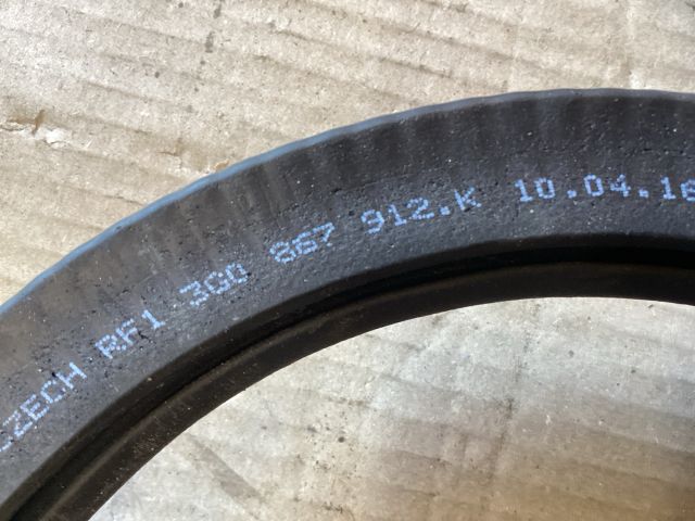 bontott VW PASSAT B8 Jobb első Gumikéder