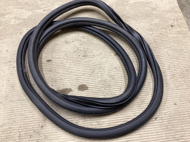 bontott VW PASSAT B8 Jobb első Gumikéder