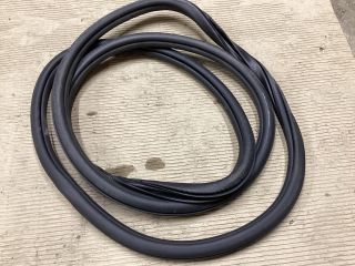 bontott VW PASSAT B8 Jobb első Gumikéder