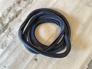 bontott VW PASSAT B8 Jobb első Gumikéder