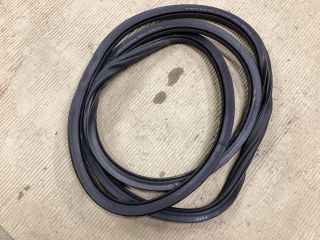 bontott VW PASSAT B8 Jobb első Gumikéder