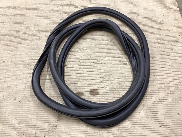 bontott VW PASSAT B8 Jobb első Gumikéder