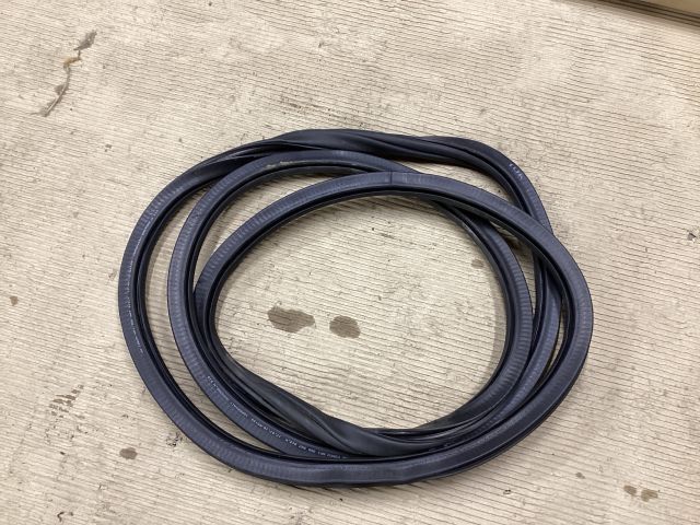 bontott VW PASSAT B8 Jobb első Gumikéder