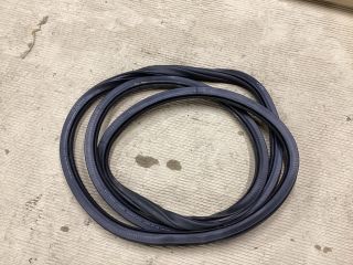 bontott VW PASSAT B8 Jobb első Gumikéder